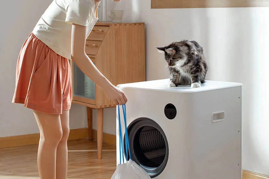 self-cleaning cat litter box